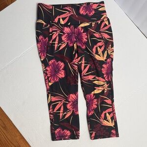 Livi Active Floral Capris - Black and Pink